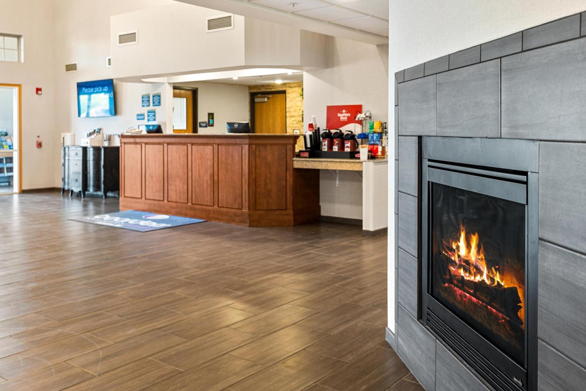 Boarders Inn & Suites By Cobblestone Hotels - Shawano Экстерьер фото
