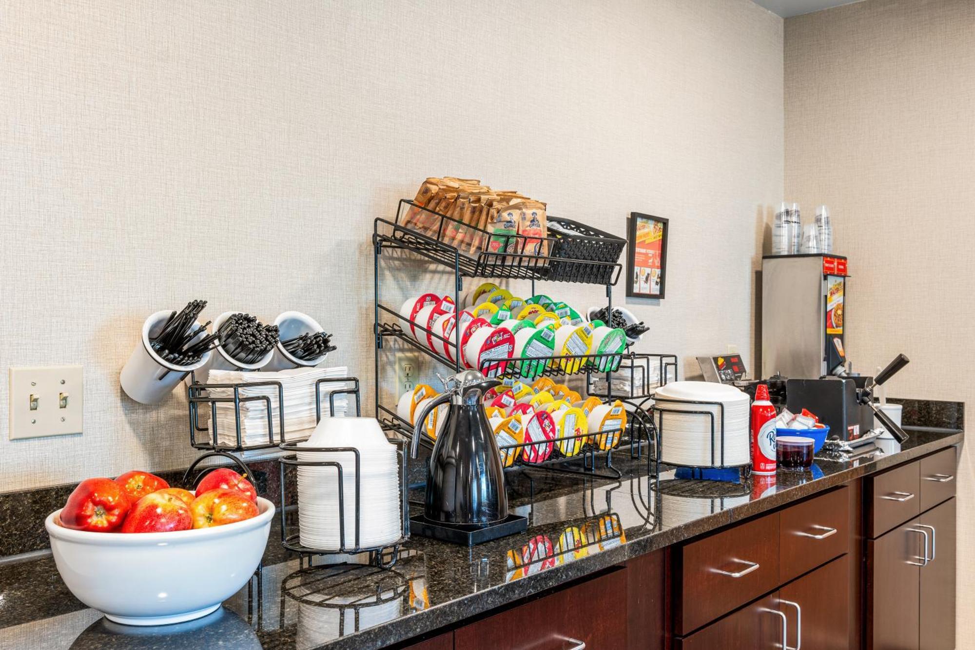 Boarders Inn & Suites By Cobblestone Hotels - Shawano Экстерьер фото