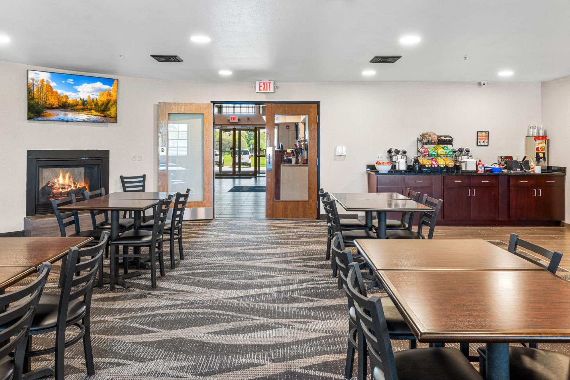 Boarders Inn & Suites By Cobblestone Hotels - Shawano Экстерьер фото