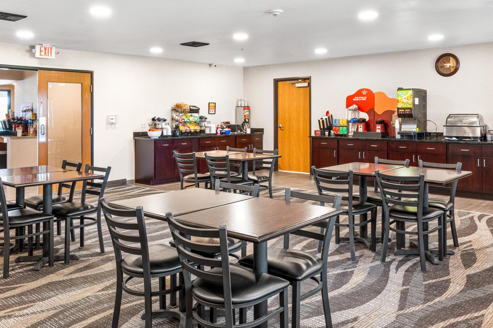 Boarders Inn & Suites By Cobblestone Hotels - Shawano Экстерьер фото