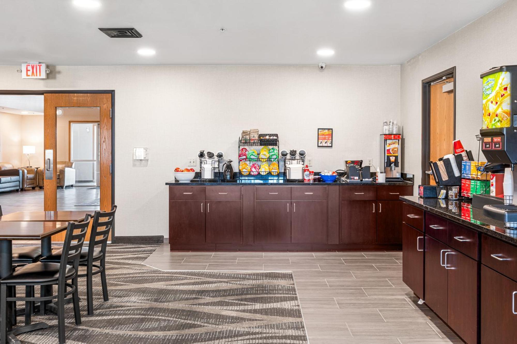Boarders Inn & Suites By Cobblestone Hotels - Shawano Экстерьер фото