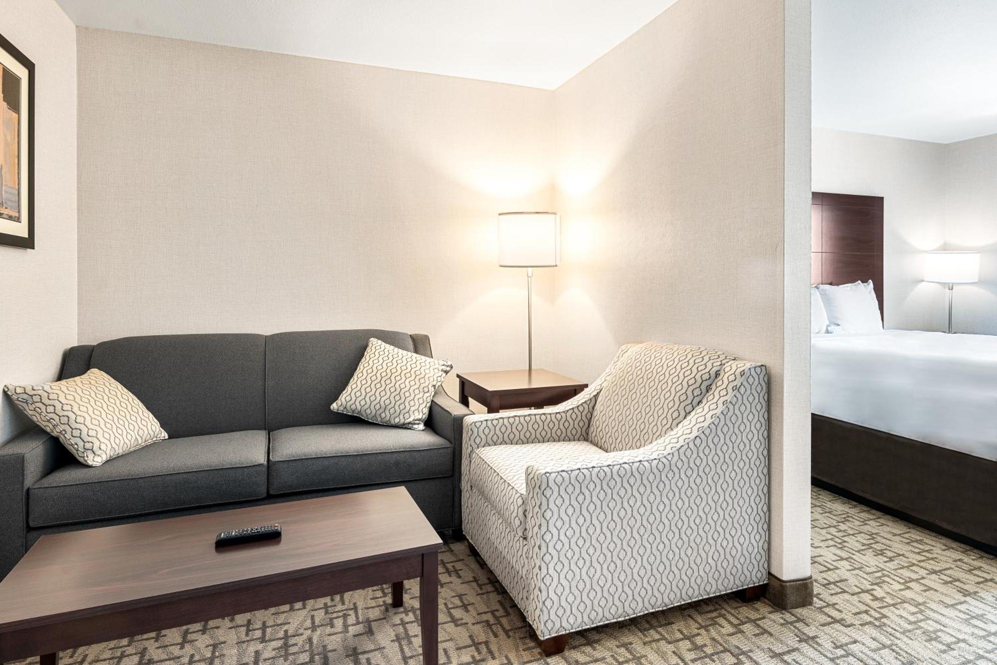 Boarders Inn & Suites By Cobblestone Hotels - Shawano Экстерьер фото