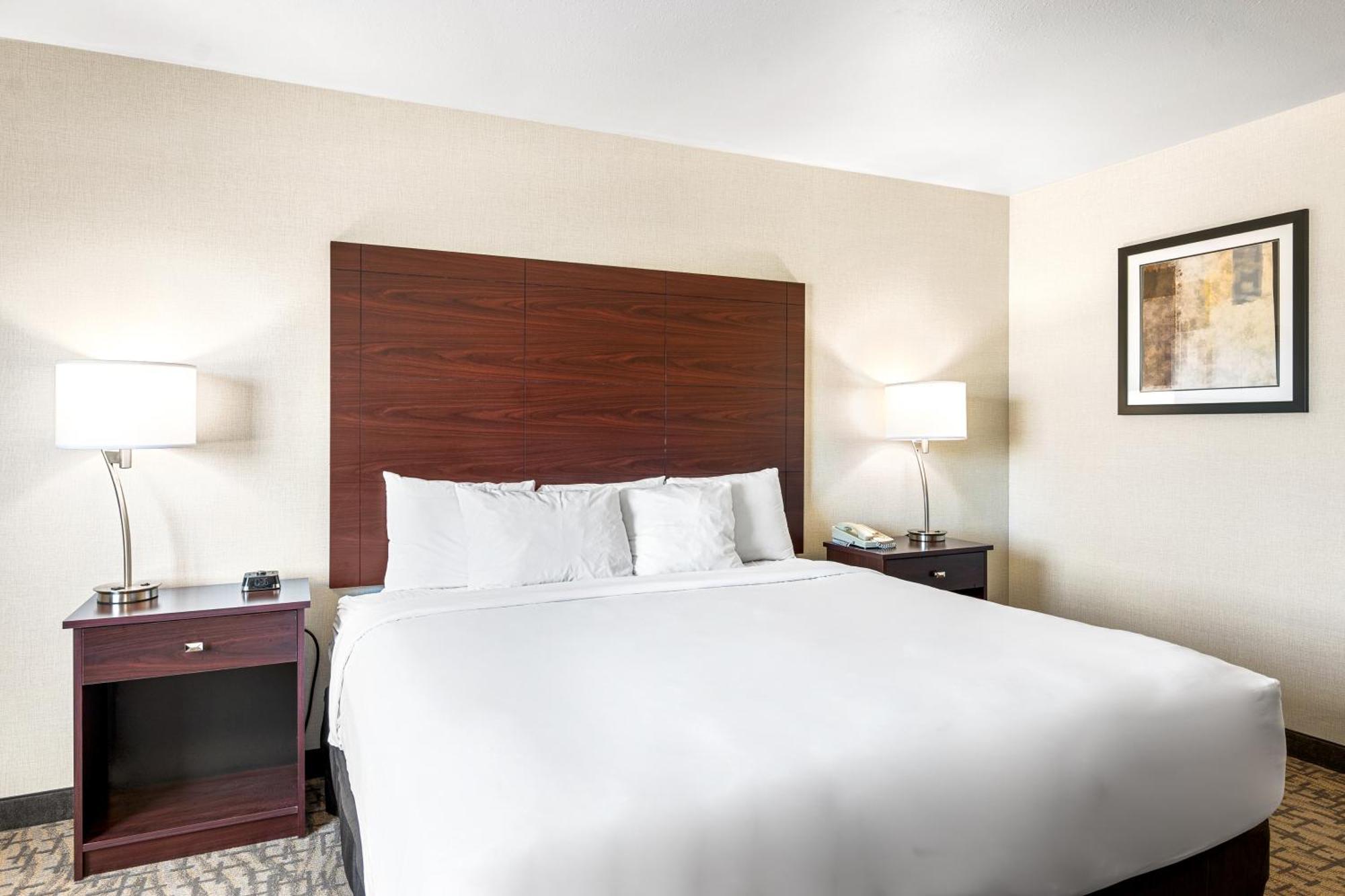 Boarders Inn & Suites By Cobblestone Hotels - Shawano Экстерьер фото