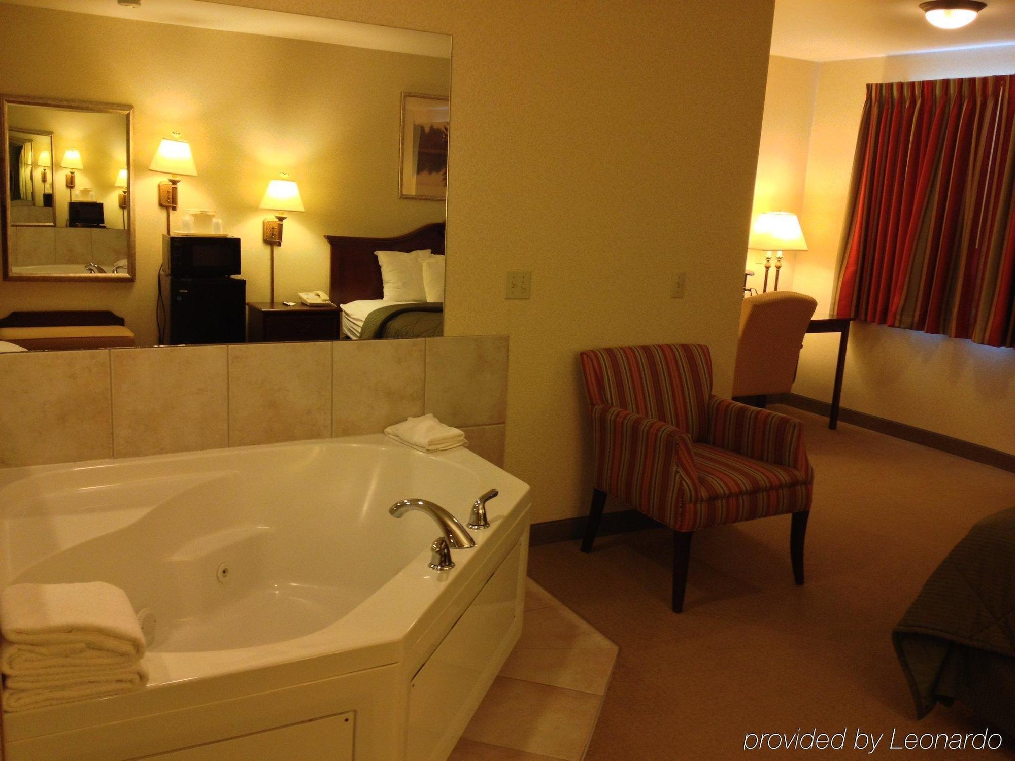 Boarders Inn & Suites By Cobblestone Hotels - Shawano Экстерьер фото