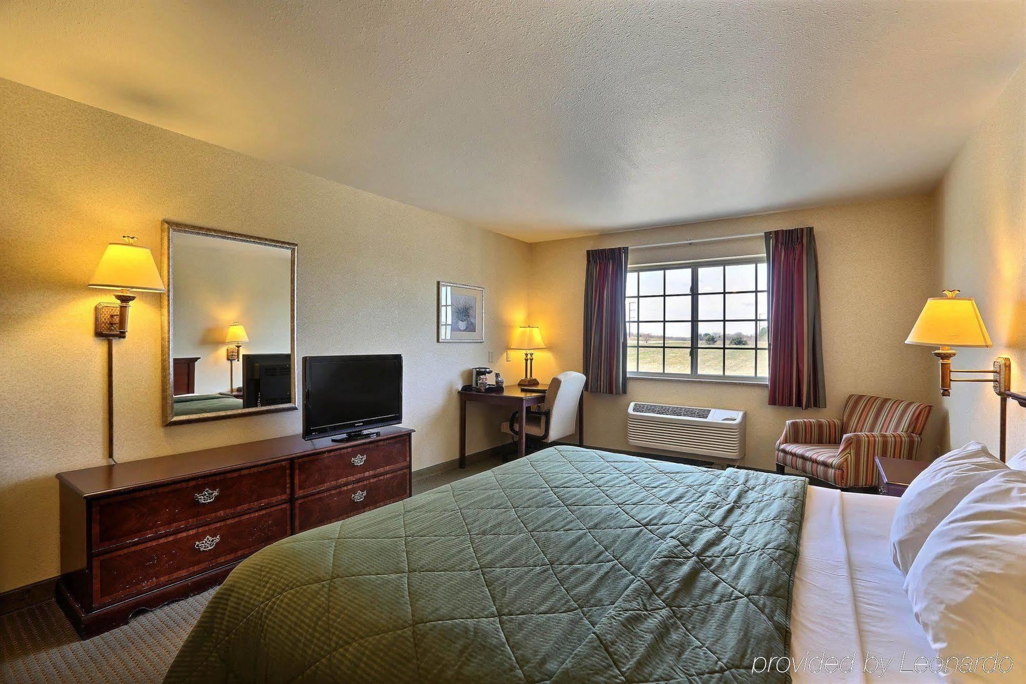 Boarders Inn & Suites By Cobblestone Hotels - Shawano Экстерьер фото