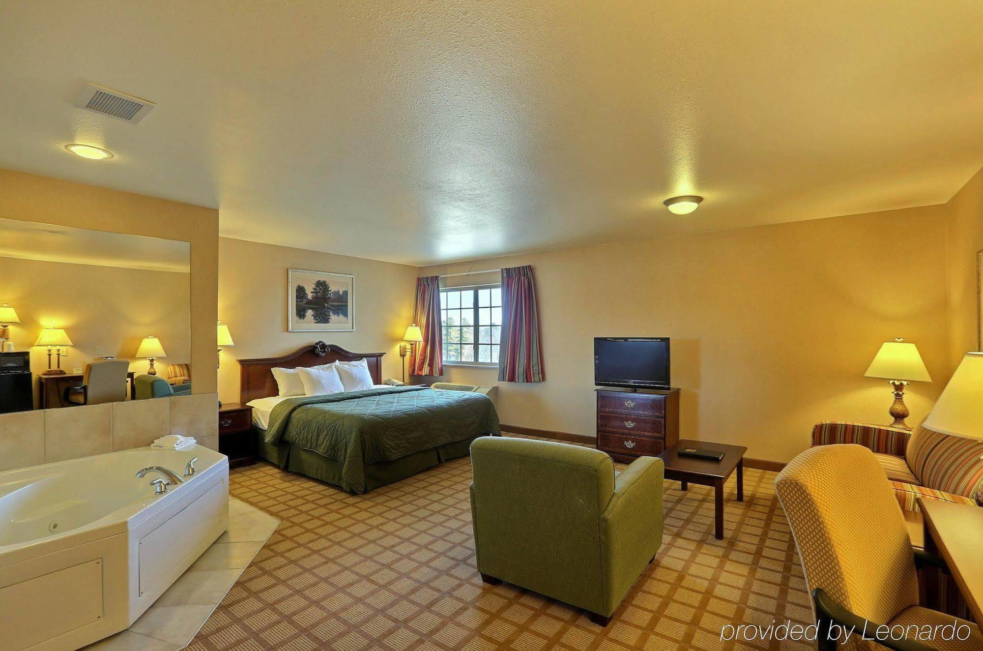 Boarders Inn & Suites By Cobblestone Hotels - Shawano Экстерьер фото