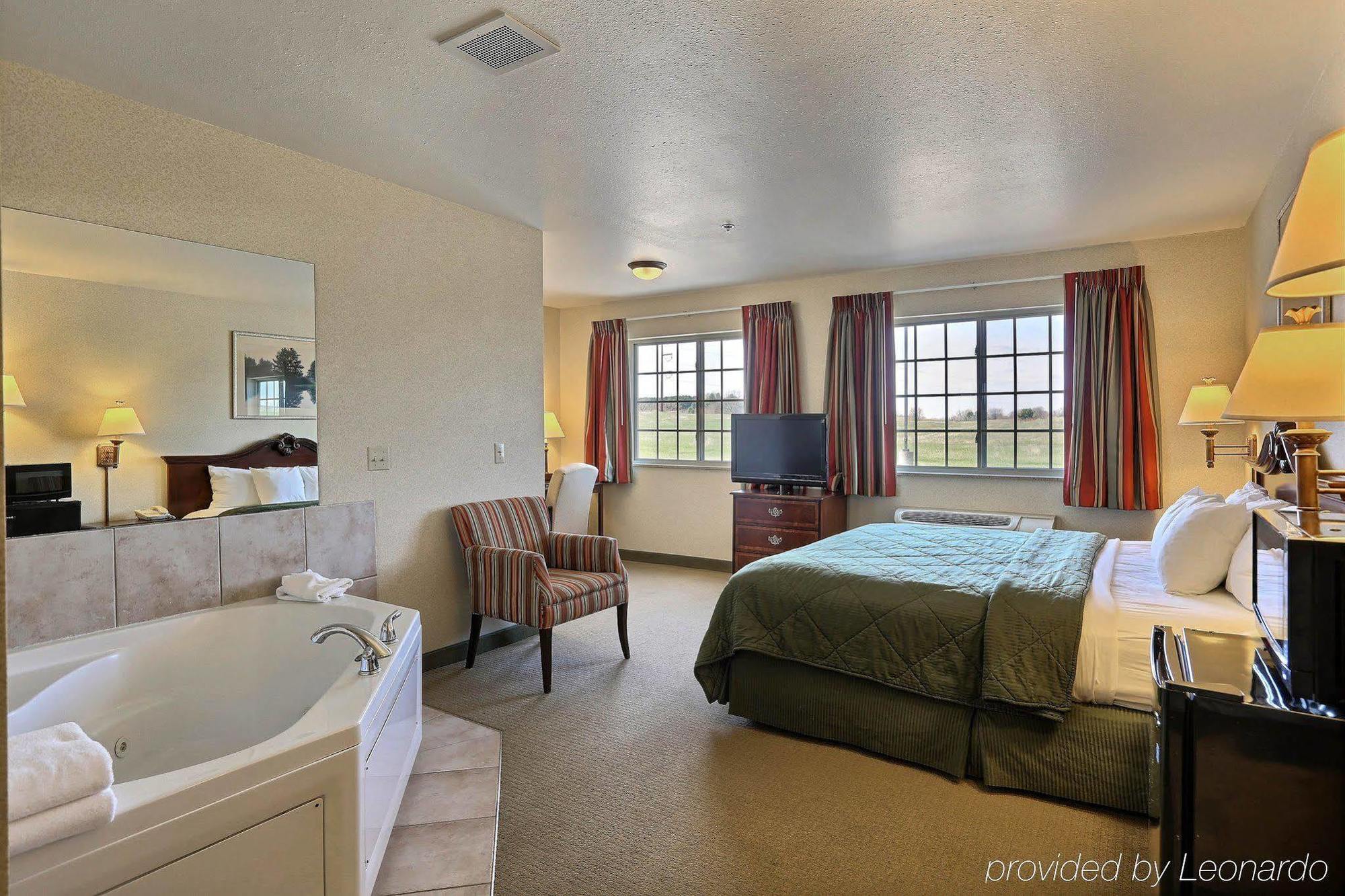 Boarders Inn & Suites By Cobblestone Hotels - Shawano Экстерьер фото