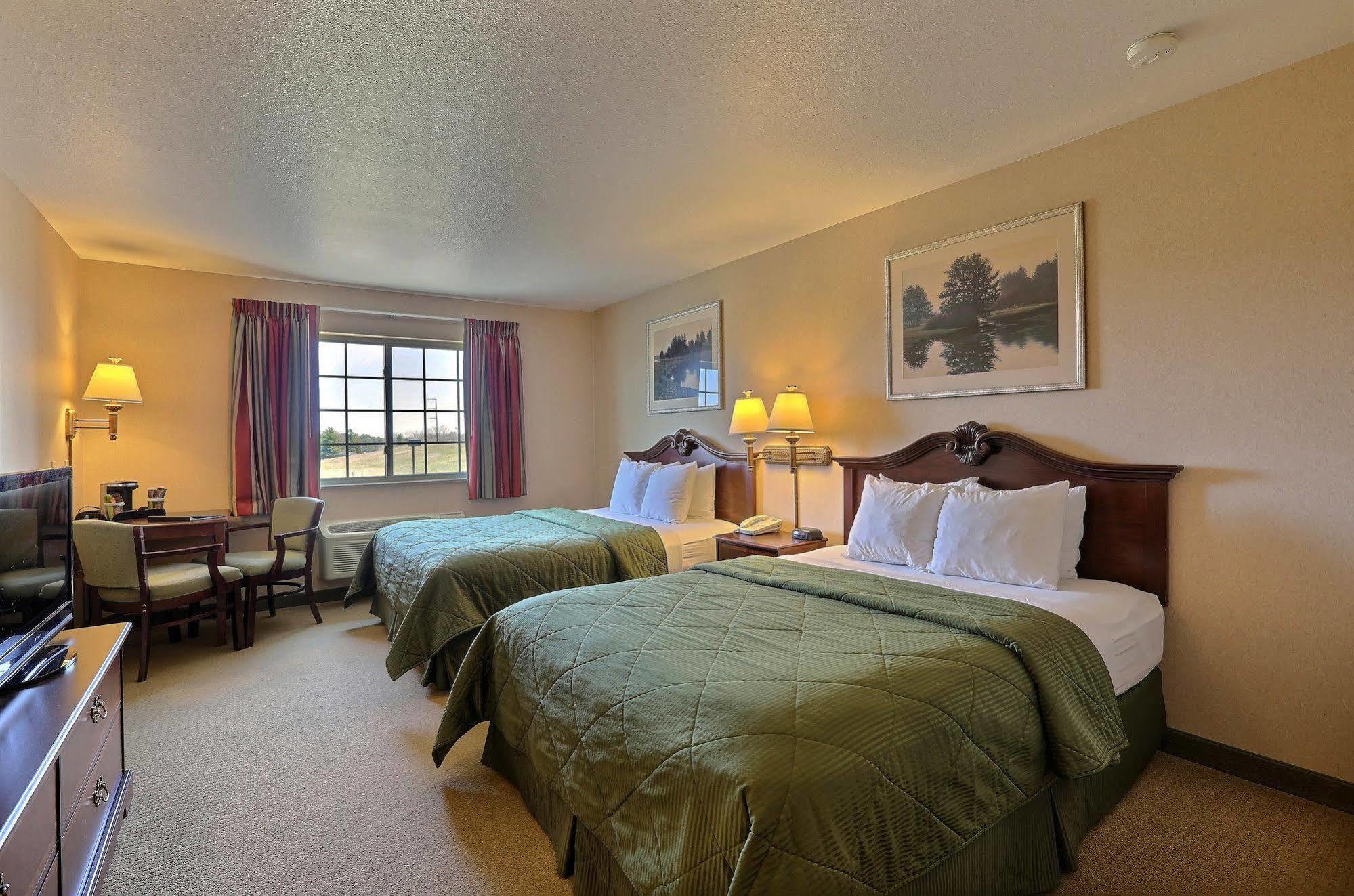 Boarders Inn & Suites By Cobblestone Hotels - Shawano Экстерьер фото